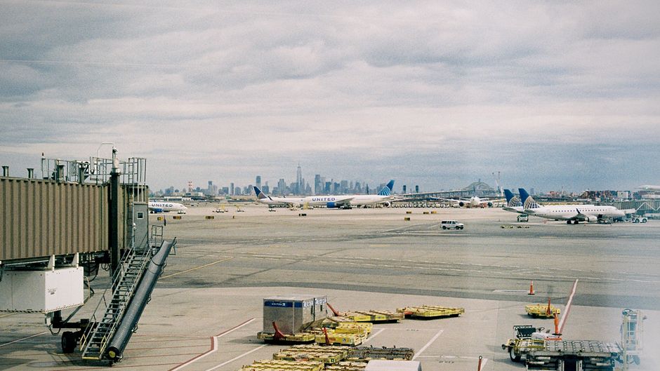Limo Service to JFK: Book Your Airport Transfer Now